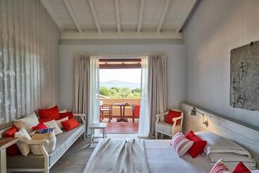 هتل Due Lune Puntaldia Resort & Golf