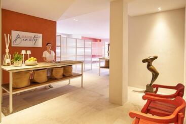 هتل Due Lune Puntaldia Resort & Golf