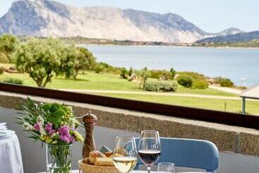 هتل Due Lune Puntaldia Resort & Golf
