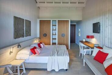 هتل Due Lune Puntaldia Resort & Golf