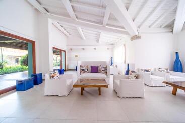 هتل Due Lune Puntaldia Resort & Golf