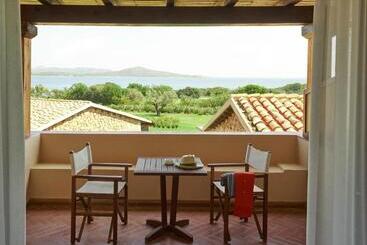 هتل Due Lune Puntaldia Resort & Golf
