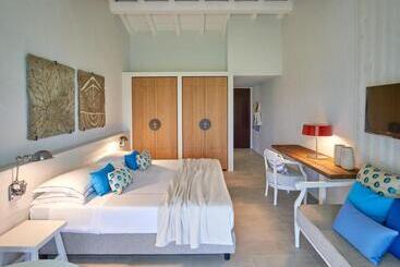 هتل Due Lune Puntaldia Resort & Golf