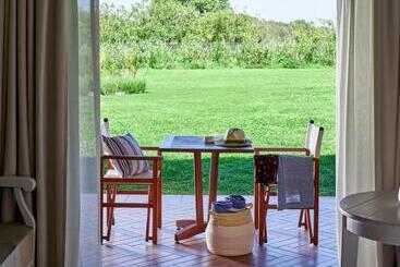 هتل Due Lune Puntaldia Resort & Golf