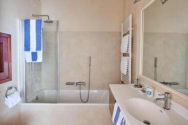 هتل Due Lune Puntaldia Resort & Golf