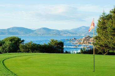 هتل Due Lune Puntaldia Resort & Golf