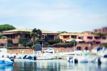 هتل Due Lune Puntaldia Resort & Golf