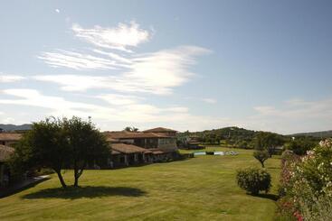 هتل Due Lune Puntaldia Resort & Golf