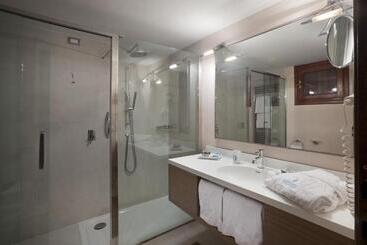 هتل Due Lune Puntaldia Resort & Golf