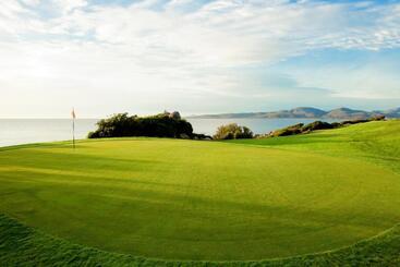 هتل Due Lune Puntaldia Resort & Golf