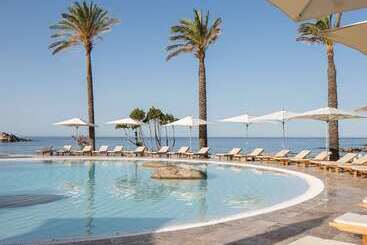 هتل Falkensteiner Resort Capo Boi