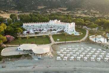 هتل Falkensteiner Resort Capo Boi