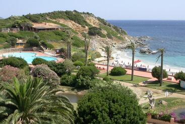 هتل Falkensteiner Resort Capo Boi