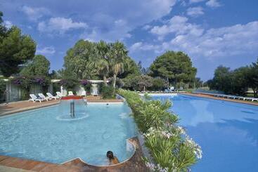هتل Falkensteiner Resort Capo Boi