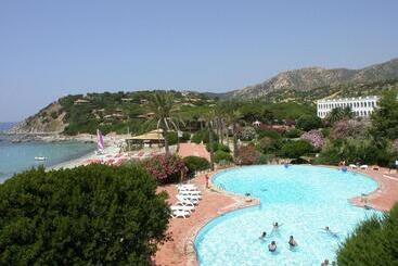 هتل Falkensteiner Resort Capo Boi