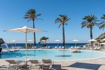 هتل Falkensteiner Resort Capo Boi