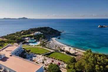 هتل Falkensteiner Resort Capo Boi
