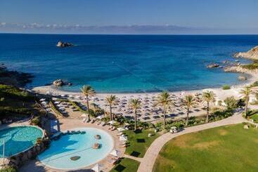 هتل Falkensteiner Resort Capo Boi