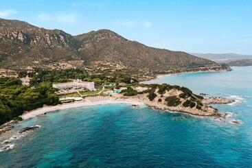 هتل Falkensteiner Resort Capo Boi