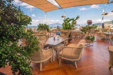 هتل Hilton Sorrento Palace