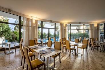 International Hotel E Suite