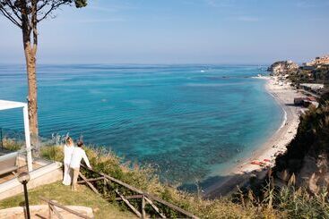 هتل Labranda Rocca Nettuno Tropea