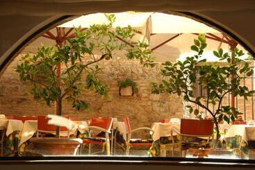 酒店 Leon Bianco