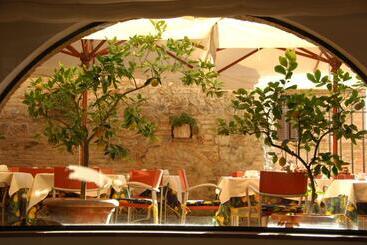 酒店 Leon Bianco