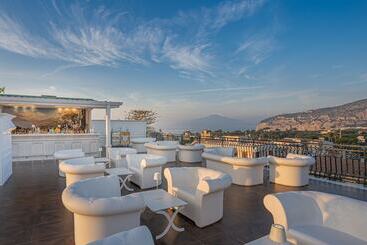 هتل Majestic Palace