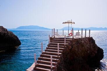 هتل Perla Del Golfo Resort