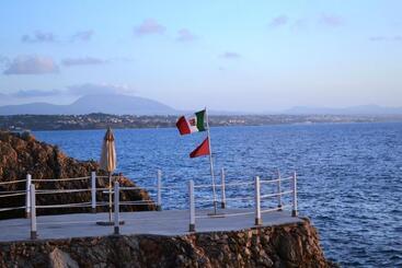 هتل Perla Del Golfo Resort