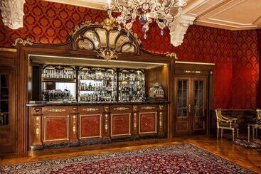 هتل Regina Palace