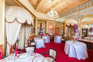 هتل Regina Palace