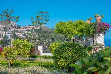 هتل San Domenico Palace, Taormina, A Four Seasons