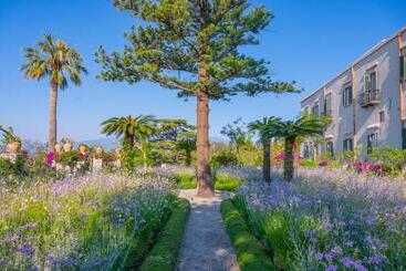 هتل San Domenico Palace, Taormina, A Four Seasons