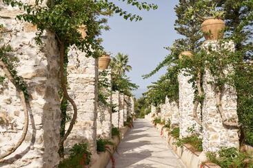 هتل San Domenico Palace, Taormina, A Four Seasons