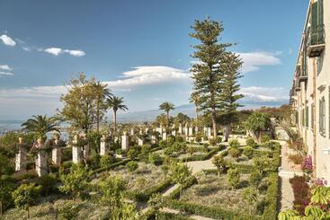 هتل San Domenico Palace, Taormina, A Four Seasons