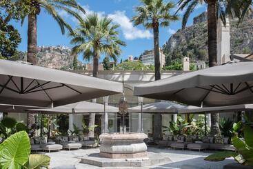 هتل San Domenico Palace, Taormina, A Four Seasons
