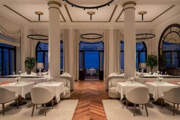 هتل San Domenico Palace, Taormina, A Four Seasons