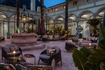 هتل San Domenico Palace, Taormina, A Four Seasons