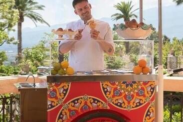 هتل San Domenico Palace, Taormina, A Four Seasons