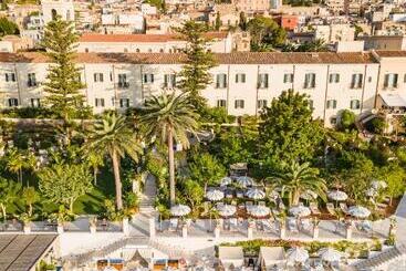 هتل San Domenico Palace, Taormina, A Four Seasons