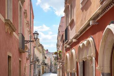 هتل San Domenico Palace, Taormina, A Four Seasons