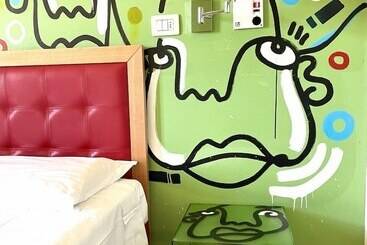 Lh Hotel Arca Street Art