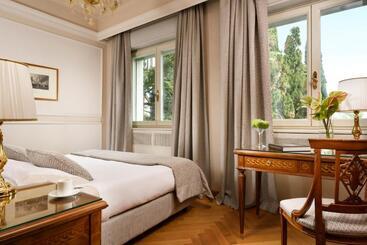هتل Villa Cortine Palace Relais Chateaux