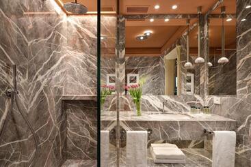 هتل Villa Cortine Palace Relais Chateaux