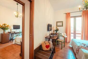 هتل Villa Sirina
