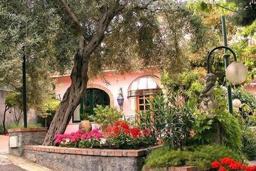 هتل Villa Sirina