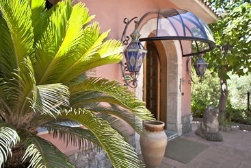 هتل Villa Sirina