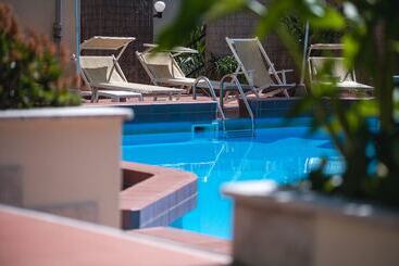 اقامتگاه Coccodrillo Hotel & Apartments
